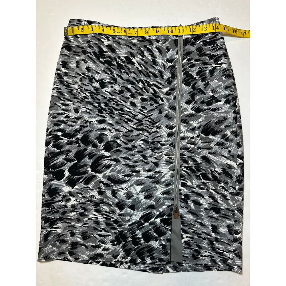 Talbots Jacquard Pencil Skirt Black Gray White Lined Asymmetrical Zip Size 4P - Picture 3 of 6